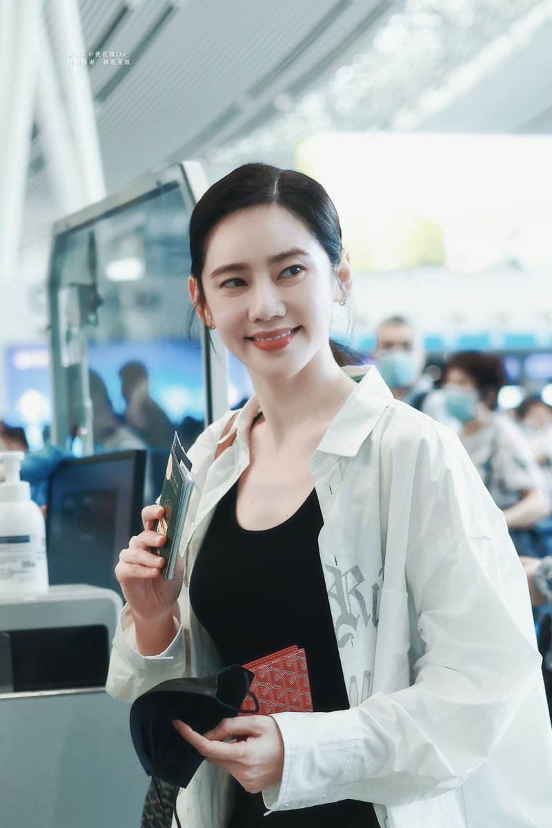 JaHyun smile to her fans 🫠🫠💚💚 too cute and kind🥺🤏🏻
#ChooJaHyun #추자현 #秋瓷炫