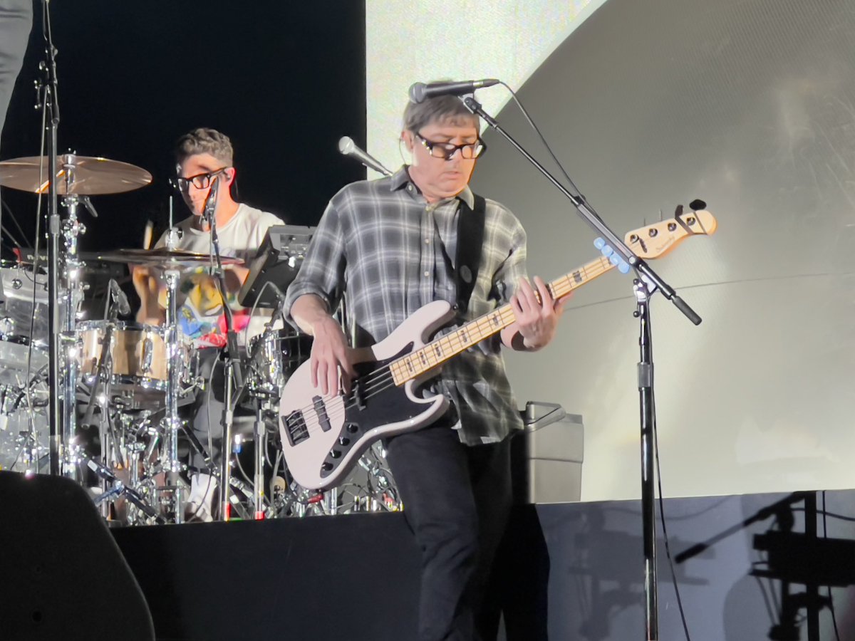 5 weeks ago tonight we got to see the always killer <a href="/MatchboxTwenty/">Matchbox Twenty</a> in Ridgefield Washington. Can we go back and replay it? What a night! Thanks <a href="/StalkingKyle/">Kyle Cook</a> <a href="/ThisIsRobThomas/">Rob Thomas</a> <a href="/RepairMethod/">Paul Doucette</a> <a href="/mattymay/">Matt Beck</a> &amp; @StacyGlenJones! 

PS - go buy their new record!