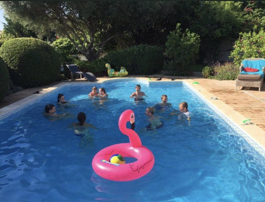 Bijna vakantie… Gaan gezellig minderjarige vrienden mee op vakantie naar het buitenland? Of reist u alleen met minderjarige kinderen of anderszins? Denk aan de toestemmingsformulieren “reizen met minderjarige kinderen”! Zie kinderontvoering.org/ouders/advies/…