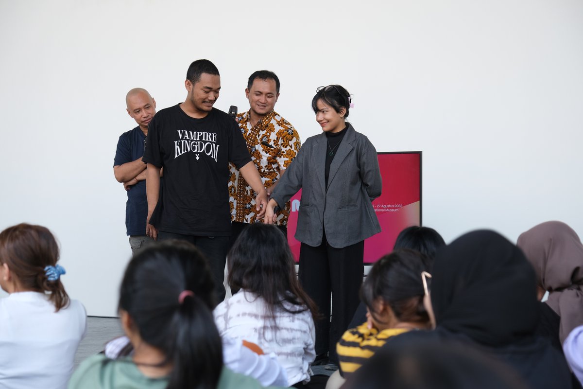 artjog's tweet photo. Kemarin (23/6) teman-teman komunitas #BaWAyang, Bapak Broto Wiyajanto, Bapak Deni Septyanugroho, S.Pd dari DPD PERTUNI DIY, & Mas Sukri Budi Dharma dari #JogjaDisabiltyArt hadir untuk memberikan pembekalan bagi kami.๐ค๐ป
#ARTJOG #ARTJOG2023 #Motif #LamaranARTJOG #bawayang #PERTUNI https://t.co/KEGI2oRPiV