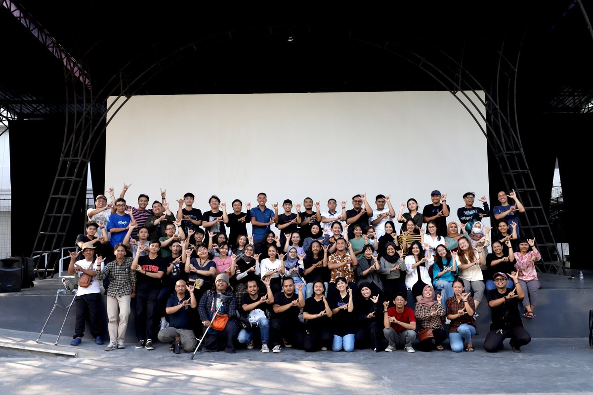 artjog's tweet photo. Kemarin (23/6) teman-teman komunitas #BaWAyang, Bapak Broto Wiyajanto, Bapak Deni Septyanugroho, S.Pd dari DPD PERTUNI DIY, & Mas Sukri Budi Dharma dari #JogjaDisabiltyArt hadir untuk memberikan pembekalan bagi kami.๐ค๐ป
#ARTJOG #ARTJOG2023 #Motif #LamaranARTJOG #bawayang #PERTUNI https://t.co/KEGI2oRPiV