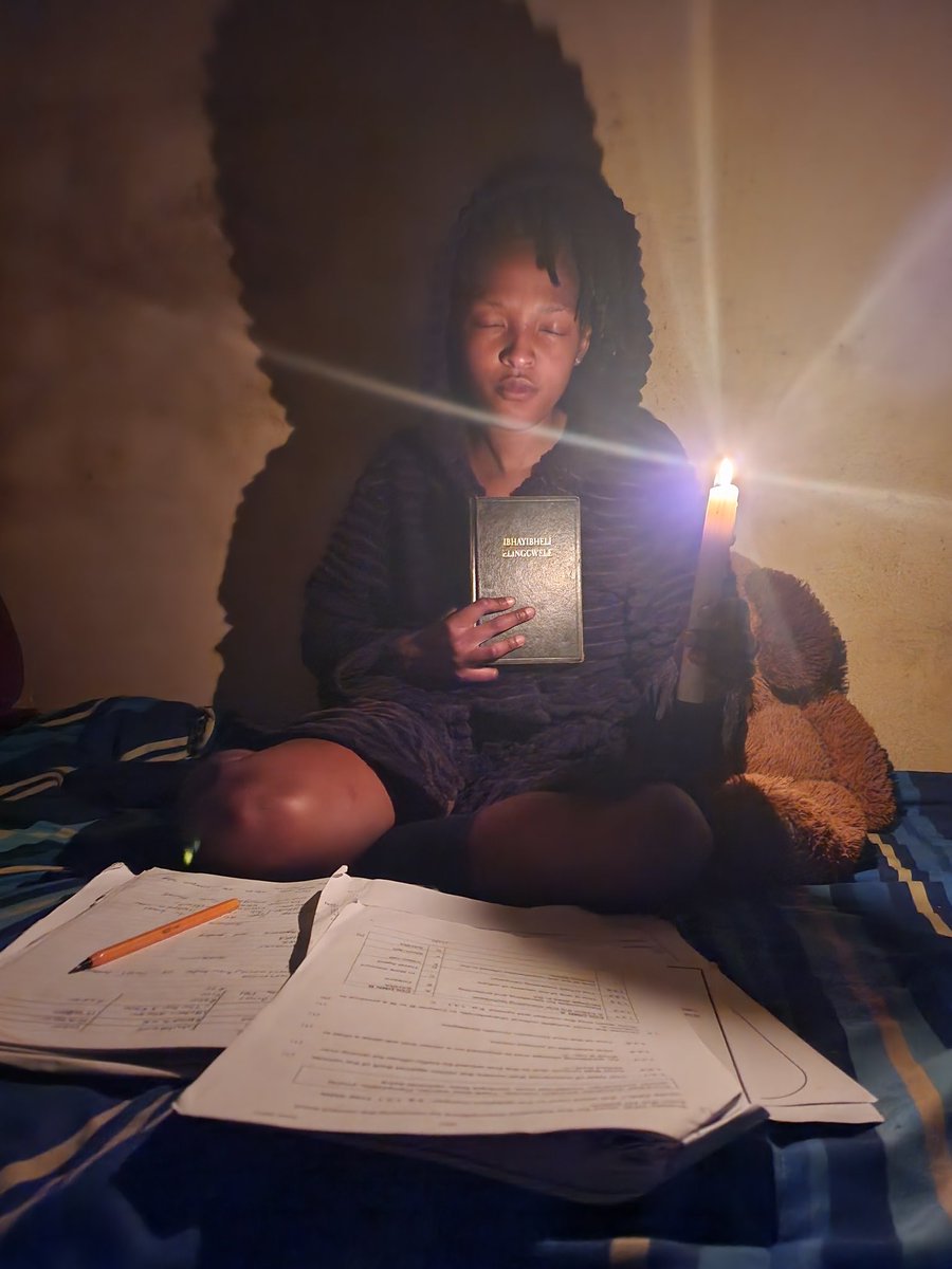 @SamsungMobileSA Praying 🙏 before  studying my books doesn't need electricity.  😊😊✍️#CandlelightSnaps #withGalaxy @SamsungMobileSA  #CandlelightSnaps #GalaxyS23