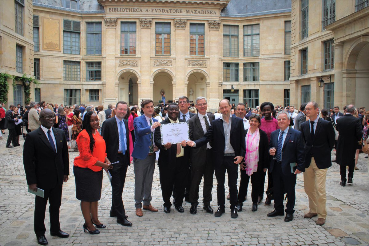 RaoulFollereau's tweet photo. Le 21 juin 2023, la #FondationRaoulFollereau a reçu le Grand Prix Humanitaire Charles Defforey, à l'#InstitutdeFrance, en présence de ses partenaires. 

Découvrez la cérémonie 👉 https://t.co/c9mtzXolQu

📷 H&amp;K, Marie-Capucine Gaitte
#Engagementhumanitaire #Aimeragir https://t.co/agzzhJizIZ