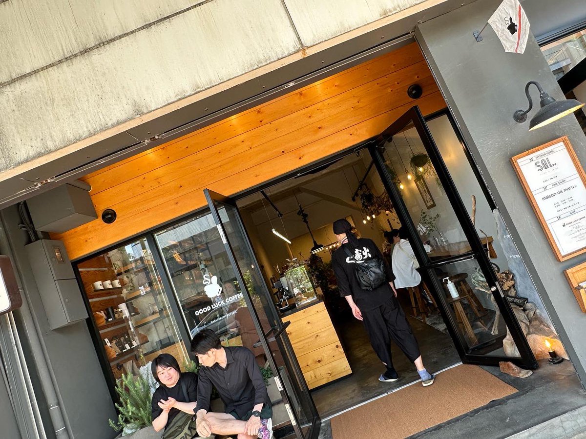 oresama47's tweet photo. あぶらげ屋から #goodluckcoffee からの #rsfactorystage すたげ、そしてハンプティダンプティ(笑)
ステージにはヤギさんとクマさん。さながら動物園でした。移動！ https://t.co/AoiY5dIHV3