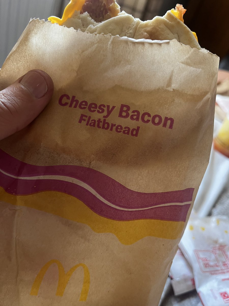 chrisdysonHT's tweet photo. I love ❤️ Sat mornings with my girls … #TwoHashbrowns to start the day https://t.co/chIensel4b