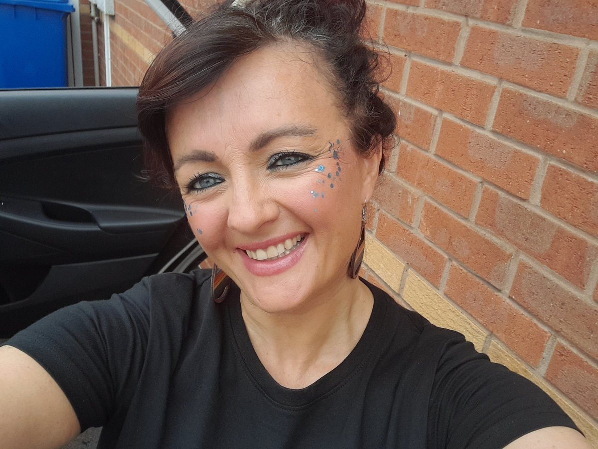 Tiptoes54's tweet photo. @Pink just a pic of me wearing a pic of u wearing my jacket!! See u soon beautiful!!! We're on our way 🥰😘🌈❤️🩵💜💙🧡💚💃🌞 @littlechuck3 https://t.co/Gcx0m0nMV6