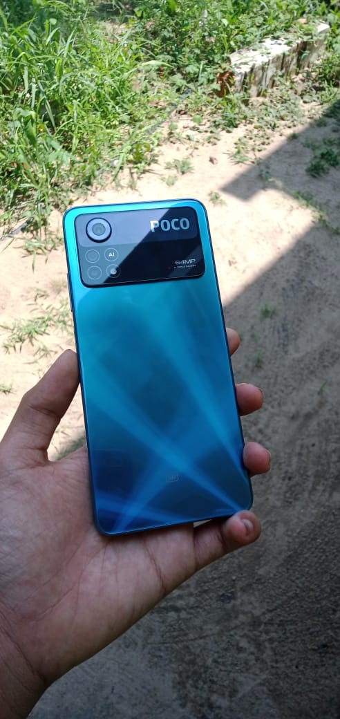 What smartphone are you currently using? Me: Poco X4 Pro!