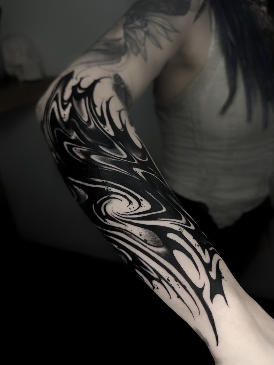 southgatetattoo's tweet photo. Freehand forearm geometry piece done in one session by our resident @o.s.c.r.tttst
Books/info in our Bio: @southgatetattoo
•
•
•
#finelinetattoo #southgatepiercing #sgtattoo #southgateink #southgatetattoo #northlondontattoo #londonink #blackwork #london https://t.co/Wqq2LmpPLH