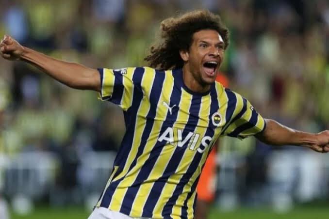 📮 SON DAKİKA - ÖZEL:

Al Ettifaq kulübü, Willian Arao için Fenerbahçe’ye €4,5M resmi bonservis teklifi yaptı.