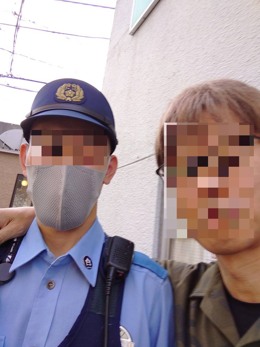 apricot2013's tweet photo. 職質受けたら、好みの爽やか警官だったので、一緒に写真撮ってもらった！お仕事ご苦労様です。 https://t.co/soYSwQHBWf