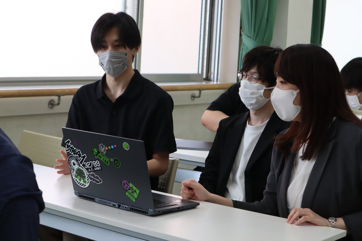 art_design_jpn's tweet image. #ゲーム・CGマスター科 担任の大槻です！
 
 #Cysphere 代表取締役の伊藤 聡様、
#VFX マネージャーの毛馬内 基様、
クリエイティブマネージャーの土屋 玲香様
をお招きして、
#CG業界セミナー ＆ #作品添削会 を
在校生に行なっていただきました！