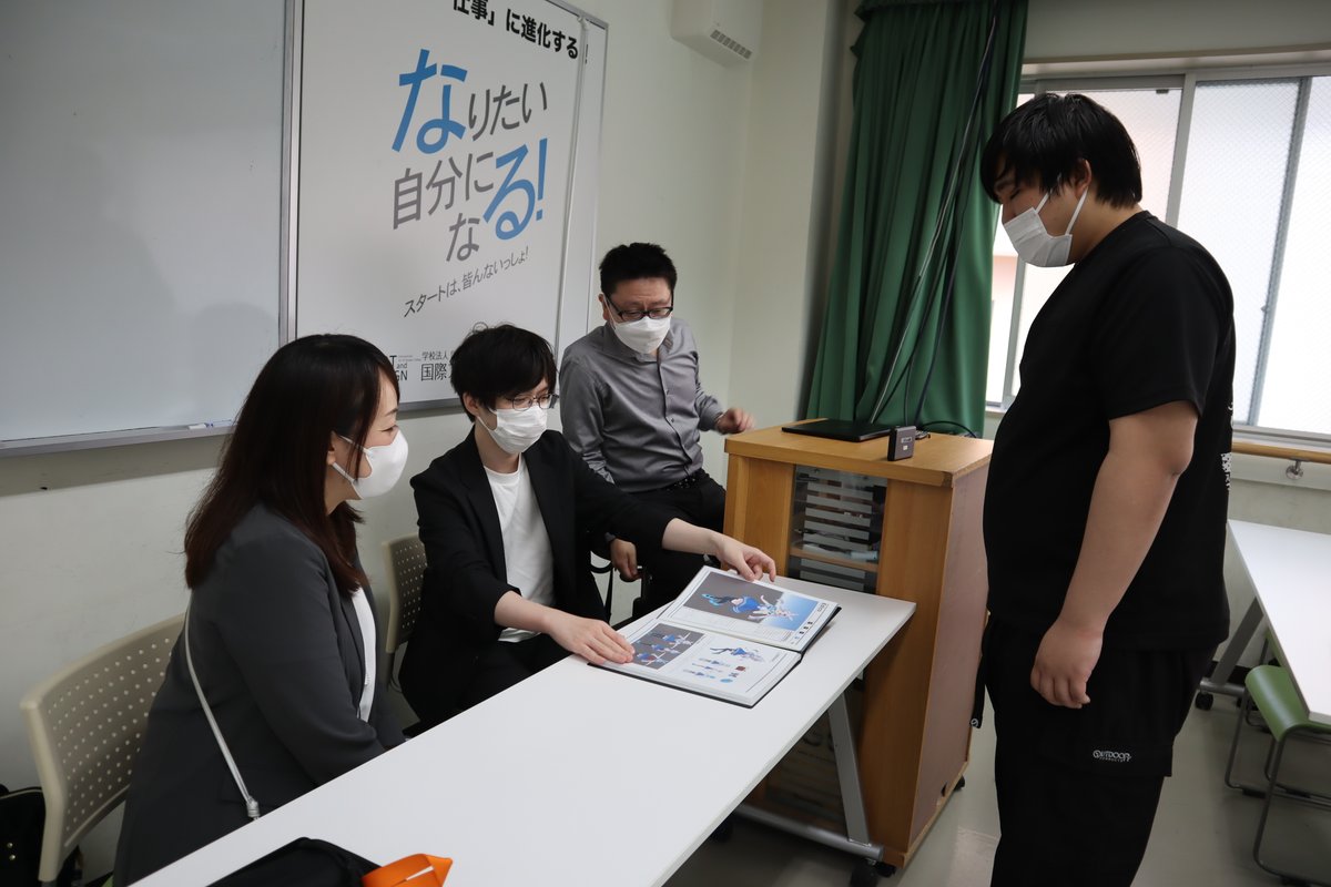 art_design_jpn's tweet image. #ゲーム・CGマスター科 担任の大槻です！
 
 #Cysphere 代表取締役の伊藤 聡様、
#VFX マネージャーの毛馬内 基様、
クリエイティブマネージャーの土屋 玲香様
をお招きして、
#CG業界セミナー ＆ #作品添削会 を
在校生に行なっていただきました！