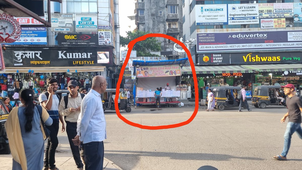 shahinitya's tweet photo. @PrabudhaSaurabh @DrKumarVishwas संदर्भ पुराना हो मगर "प्योर वेज विस्वास" और "लाइफस्टाइल कुमार" के बीच मुझे एक "आम आदमी" अपनी दुकानदारी संजोता हुआ दिख रहा है ! 😂 https://t.co/UTaC9eZDH4