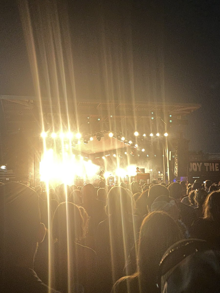 LeLarBear's tweet photo. Great show tonight by @JasonIsbell and the 400 Unit! Loved hearing the new stuff for the first time live. 

“Miles” was my favorite of the night. That one is only going to get better with each performance, and it’s already mind blowing. https://t.co/OSMyroYgtq