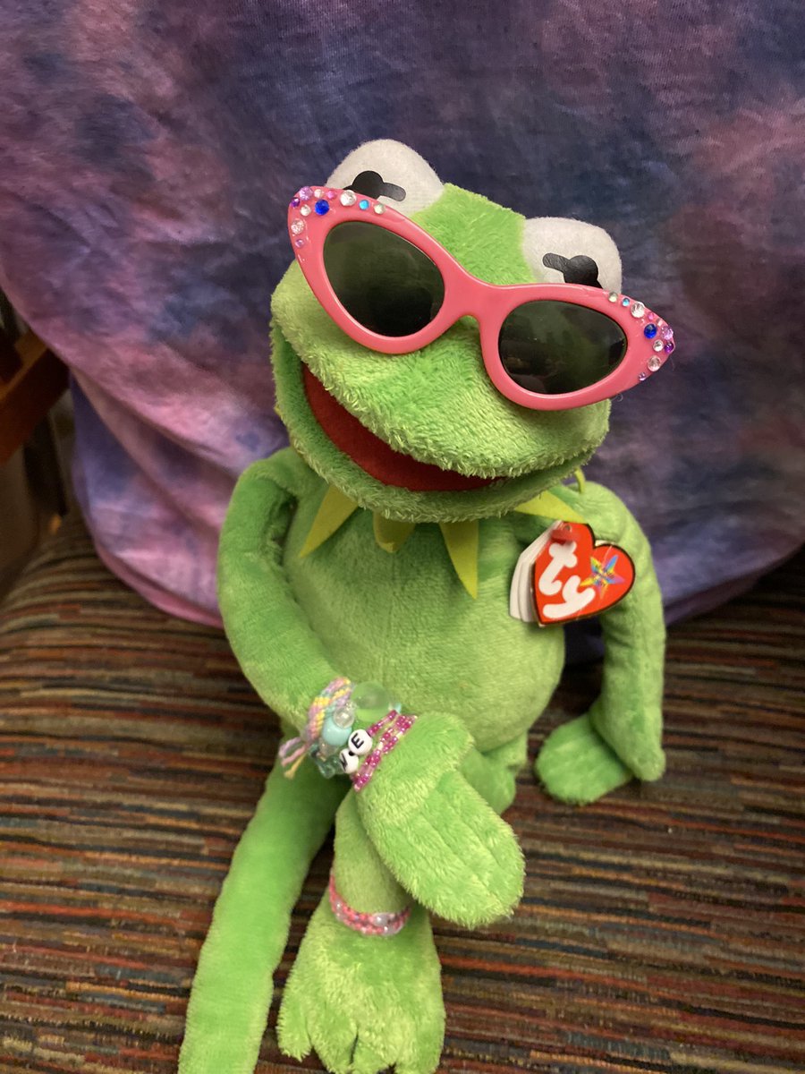 peach cup gremlin tweet media