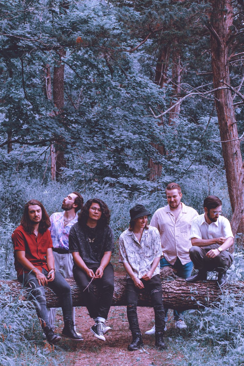 "Free Parking" Streaming everywhere now

open.spotify.com/album/2zm0te2z…