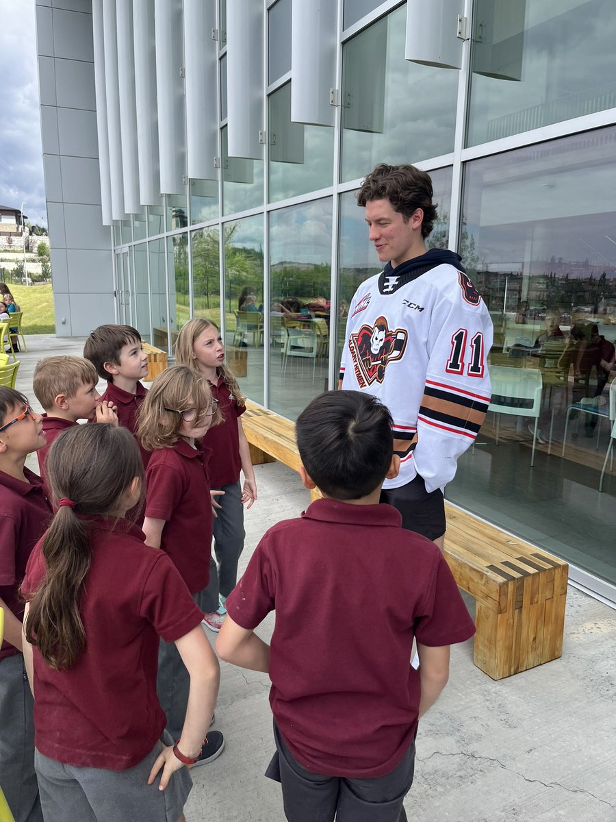 rundleschools's tweet photo. Our primary school students enjoyed a special visit from Calgary Hitman Hockey player - Matteo Danis this week!(Principal, Mrs. Danis’s son :) 
#wearerundle #together #bekind #becurious 
@DanisMatteo @WHLHitmen https://t.co/UeIIskT6Jg