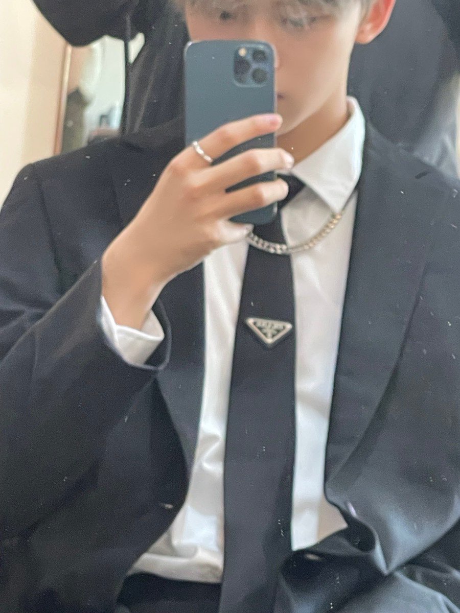 [#도현] 
Have a good weekend🖤🎱

#루네이트 #LUN8