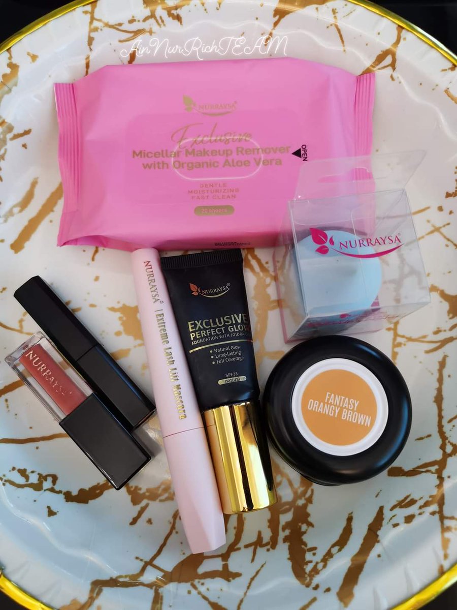 nuriidaa_'s tweet photo. Set Mekap yg ualls patut ada dalam handbag ualls :

Pink : makeup remover 
Soft pink : mascara
Blue : makeup sponge / beauty blender 
Round black : blusher 
Gold black : liquid foundation 
Left : lipmatte &amp; liptint 

#nurraysa #mesrawuduk
#mudahdibersihkan https://t.co/vsxYvQpfXq