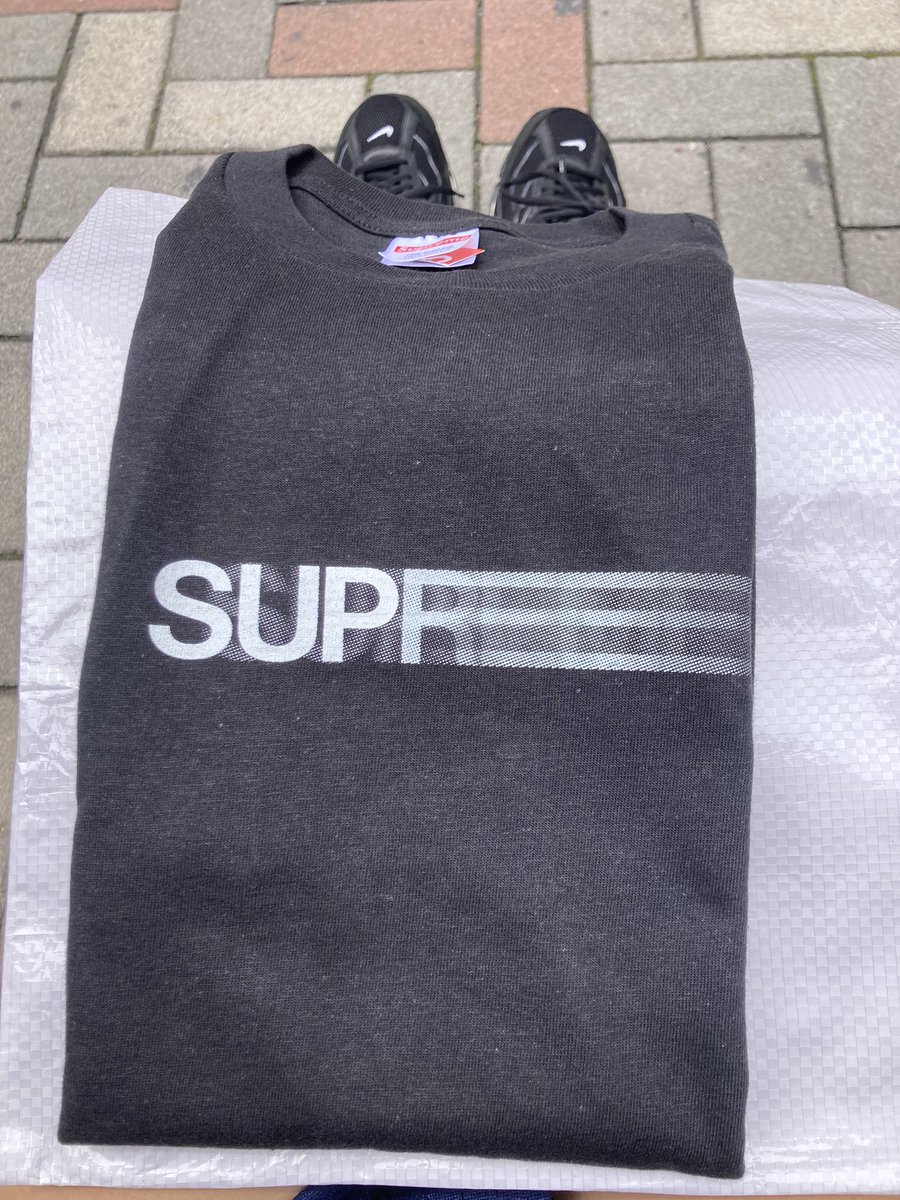 jjX9oW1on9vAz6I's tweet image. #motionlogo
#supreme
黒だけ買いました