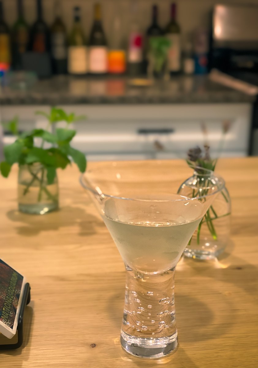 CosmologicalCat's tweet photo. An original, herbal and smooth cocktail for a tired PhD student (me):
Equal parts of gin, dry vermouth, maraschino liqueur with four dashes of orange bitter, teaspoon of absinthe, and benedictine. Maraschino cherry would be nice for garnish but I just ran out of them https://t.co/r3i9WsNCnJ
