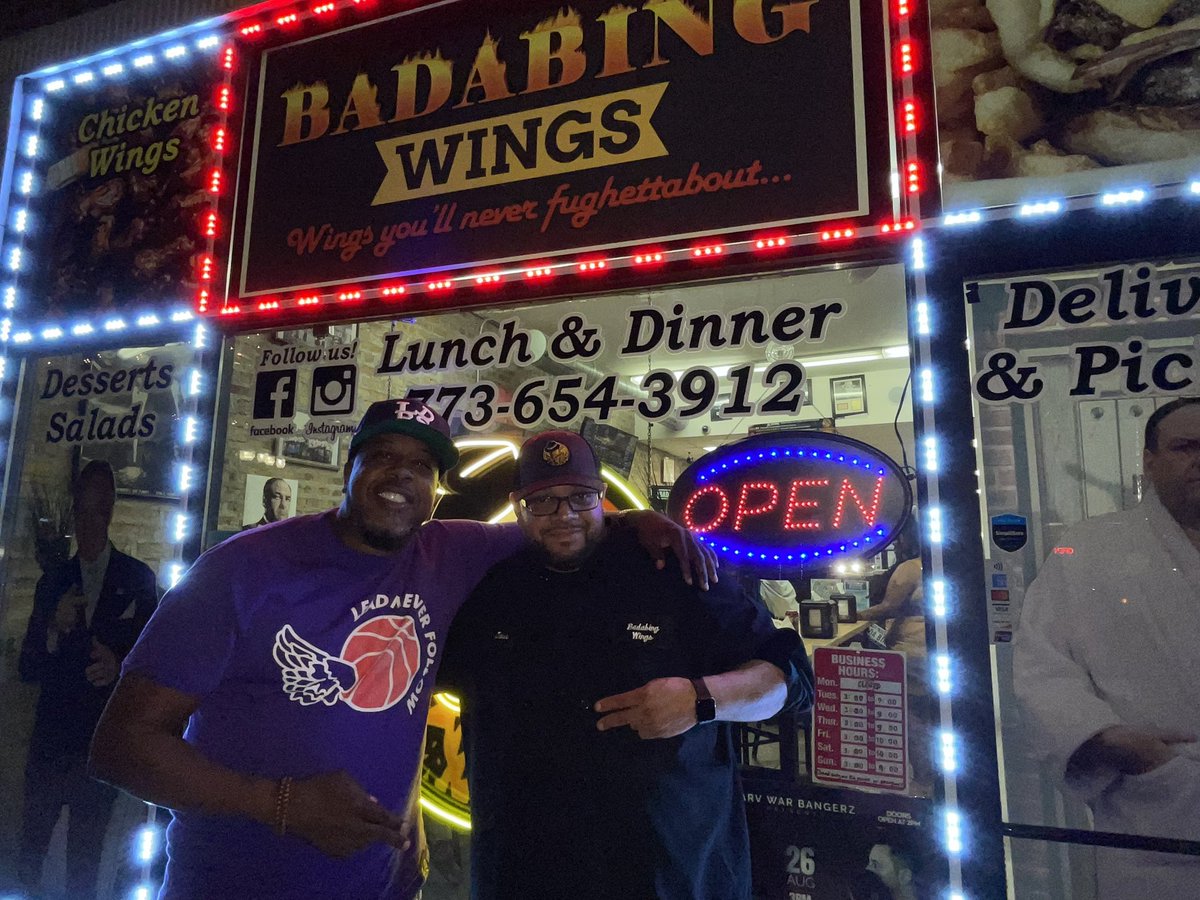 BadabingWings's tweet photo. When Leon Rogers from wgci says we have the best wings in Chicago! #wgci #1075 #radio #chicago #uptown #badabing #wings #halal #fyp #dj #friday #blessed https://t.co/7igajxTekg