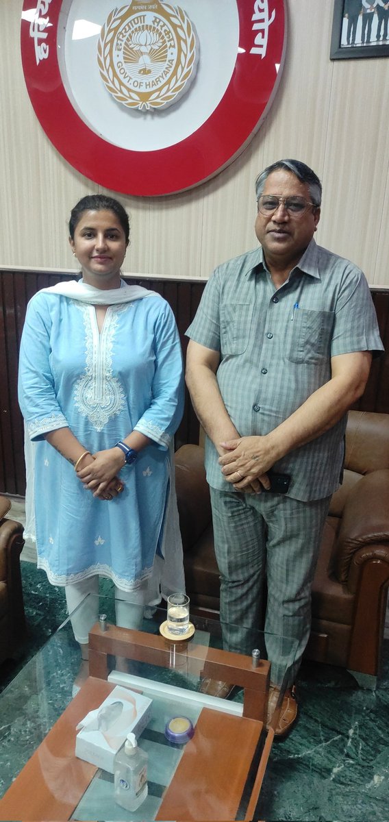 ShweDhull's tweet photo. (1/3)कल #HSSC चेयरमैन साहब श्री भोपाल सिंह खदरी जी से भी मिलना हुआ. साथ ही आयोग के सभी मेंबर्स भी मौजूद रहे.
जो सभी युवाओं का इशू है "transparency" उसको लेकर बात हुई. बाकि तमाम सभी विषयों को लेकर बात हुई.
CET 4 गुणा ही रहेगा, सरकार की पॉलिसी है आयोग बदल नहीं सकता है https://t.co/bdJ3G8kPW1