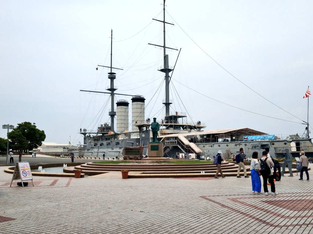 横須賀なうよ～あちー！
横須賀ネイビーバーガーと
横須賀カレー美味✨✨✨✨ https://t.co/UKMDpi3tiJ