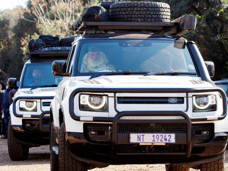 AutoTraderSA's tweet image. Ready to embark on the ultimate African adventure? Join #KingsleyHolgate and witness the power of the Land Rover #Defender130 as they conquer rugged terrains &amp;amp; champion wildlife conservation. Follow the Afrika Odyssey expedition and be part of the journey👌bit.ly/UnleashingTheB…