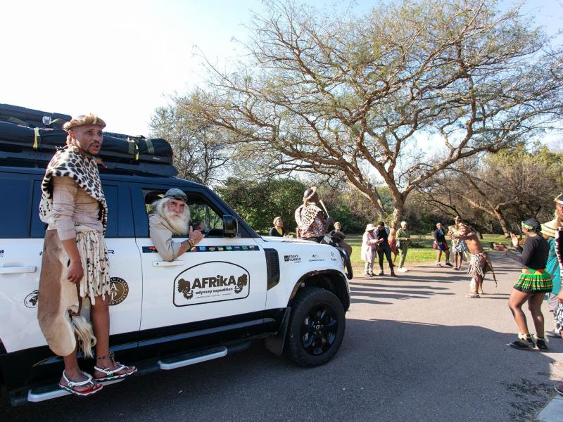 AutoTraderSA's tweet image. Ready to embark on the ultimate African adventure? Join #KingsleyHolgate and witness the power of the Land Rover #Defender130 as they conquer rugged terrains &amp;amp; champion wildlife conservation. Follow the Afrika Odyssey expedition and be part of the journey👌bit.ly/UnleashingTheB…