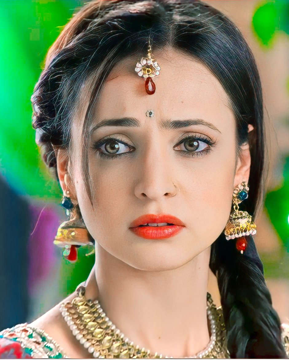 #Sanayairani in Royal look is a treat to watch
