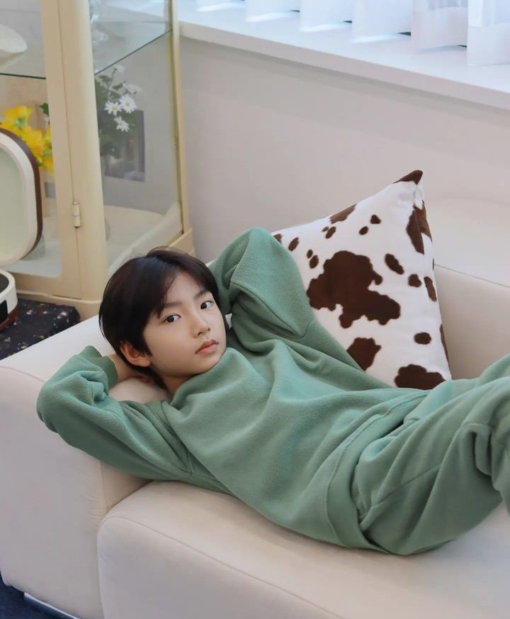 ㅤ
JEONNE.⠀⠀ 
✦ Siesta time ~ 💙💚 Spot the difference 😌
ㅤ