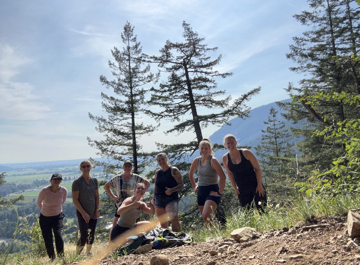 MrsMacMillan75's tweet photo. Coworkers who hike together, stay together 💚 #Deroche #MPSD #SD75 https://t.co/Tgdcmzg6Mr