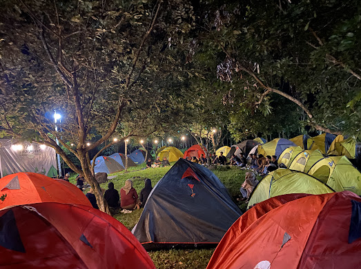 Camping Lingkungan, sosialisasi sadar lingkungan yang digelar DLH Pidie bersama Komunitas penggiat lingkungan. 
Lok. Jambo Adventure, Mane, Pidie. 

#CampingLingkungan #AyoKePidie #Dipidieaja