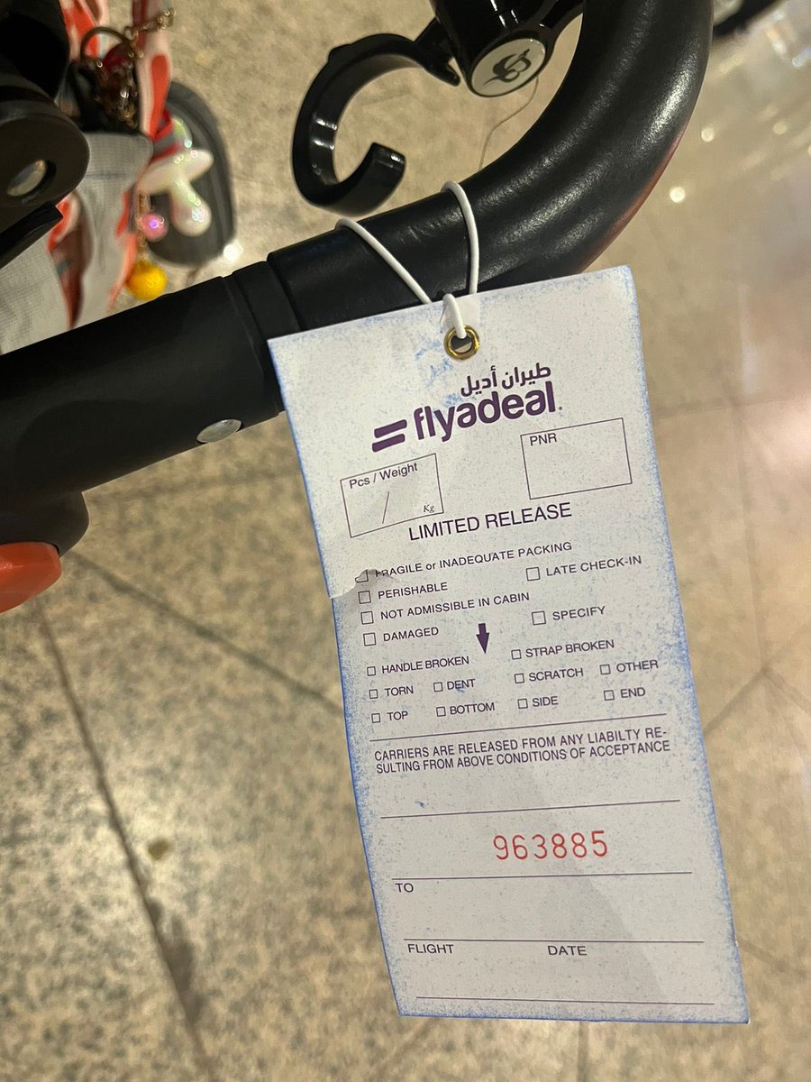 Arwa22s's tweet photo. @flyadealhelp السلام علكيم ورحمه الله وبركاته 
رحلتي من الرياض الى الدمام تم شحن عربيه طفلتي وللاسف عند الاستلام حصلتها مكسوره 
هل يعقل اشتريها بسعر غالي وتنكسر من يعوضني !!!!! https://t.co/clW8vV6plT