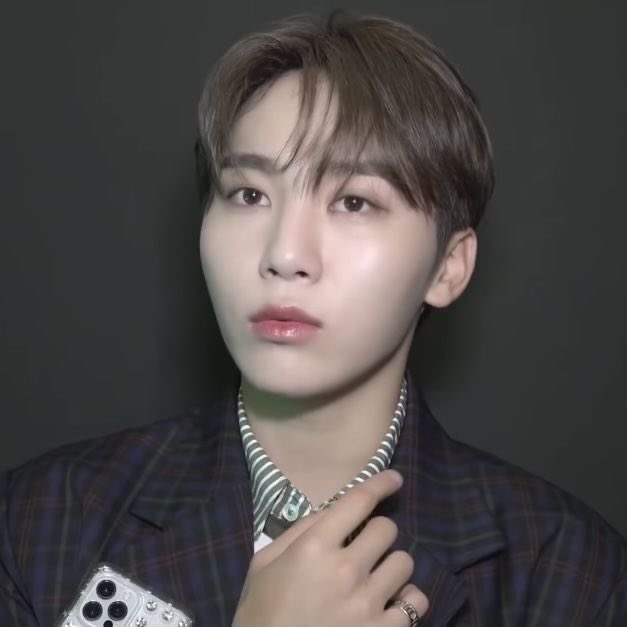 same_age98's tweet photo. 아 딘따 웃기다 진심으로 옆집 이혼남한테 플러팅 거는 연하처럼 보임...연상 남편과 이혼한 부저씨 학생은 가서 공부나 하라고 튕기는데 존나 뚱...하게 보더니 아저씨 맞긴 맞네요? 나 학교 안 다니는데 ㅇㅈㄹ
순간 당황하는 부저씨(이혼남) https://t.co/Tyby3WFKyL