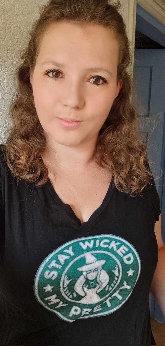 bexteammarina's tweet photo. And yes.. I have cut my hair if you looked good. Love the fact how curly my hair is actually. But it also seems shorter then it actually looks {first picture is from 2 days ago by the way}
#curlyhair #nomakeup #nofilter #withmakeup #mypretties @bexmader https://t.co/iQh7WGPqca