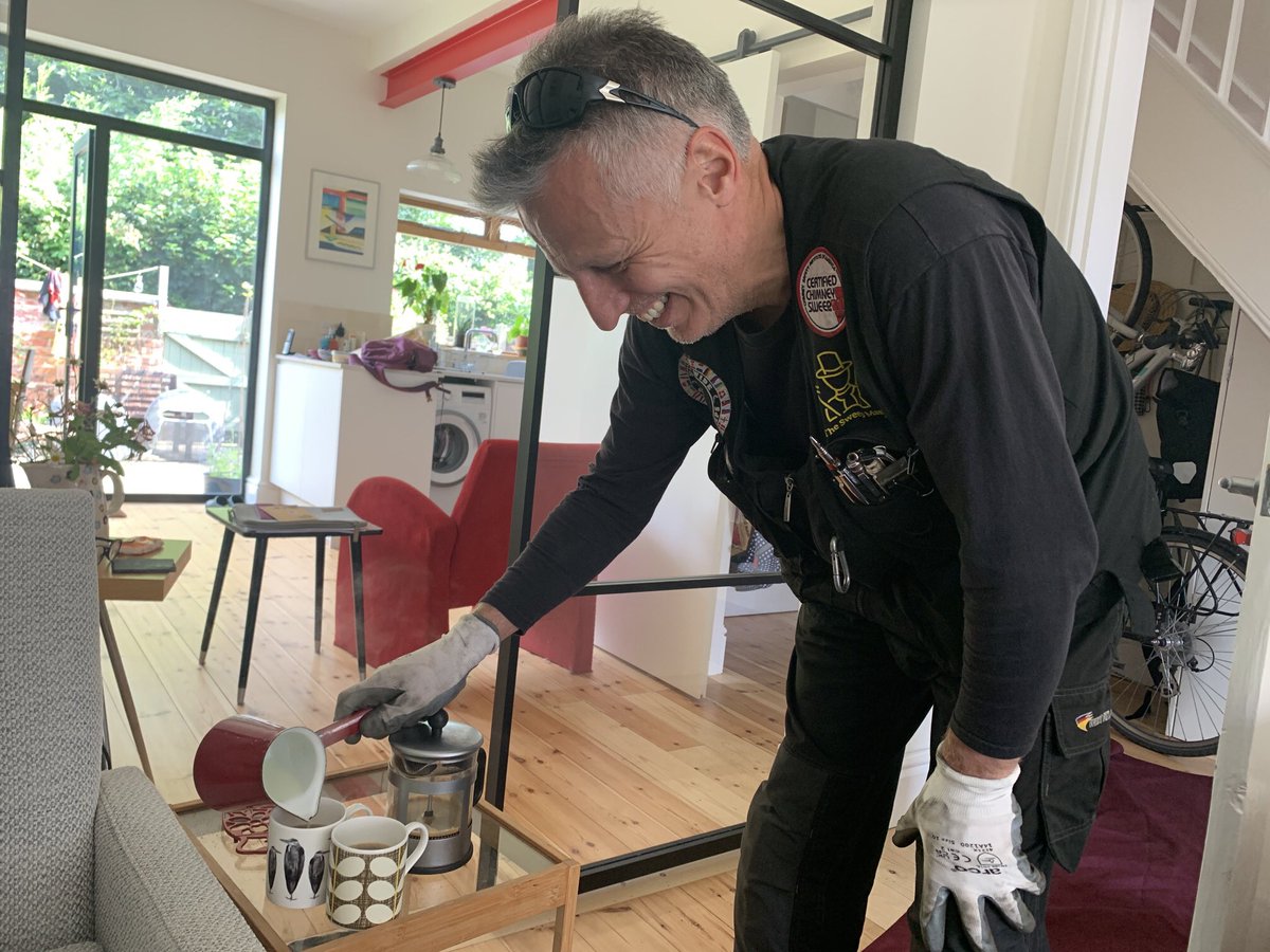 This week <a href="/mr_soot/">Mr Soot ChimneySweep</a> had the pleasure of welcoming Essex sweep Joe Gomez to Manchester.

Joe spent two days shadowing me, in a quest to expand his knowledge of sweeping and business.

He also joined me on the <a href="/TEPShow/">TradeEntrepreneur</a> for an interview!

👉 Full report: mr-soot.com/2023/06/24/swe…