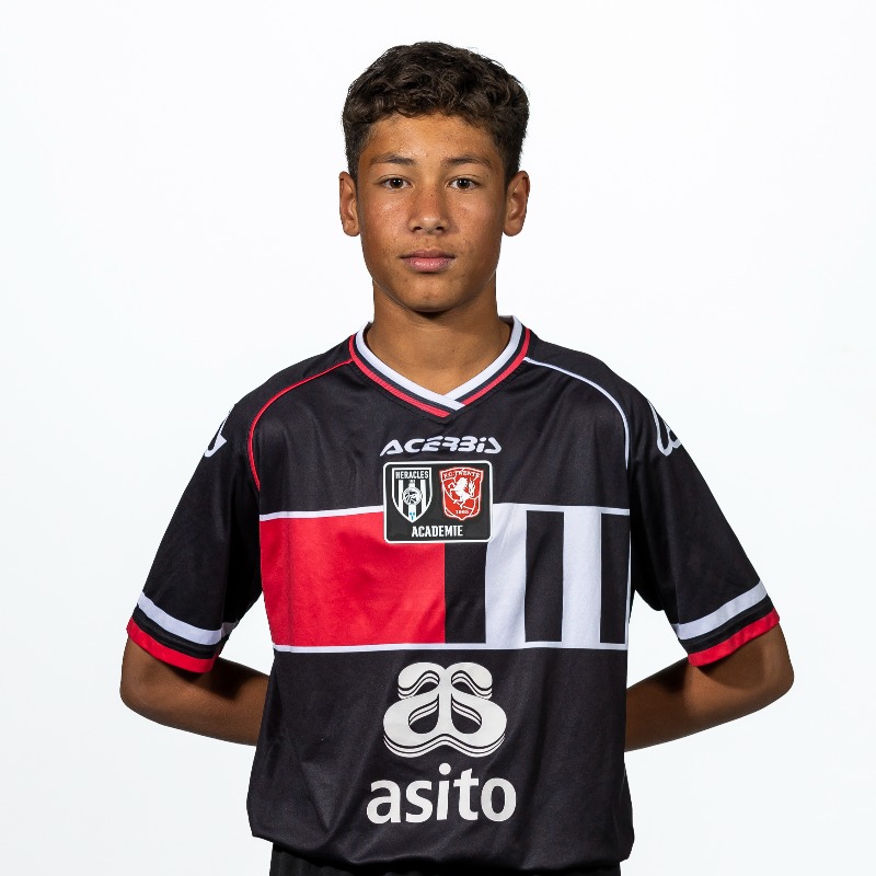 TweHerAcademie's tweet photo. 🇳🇱 Meerdere Academie-spelers zijn opgenomen in de definitieve Nederland O16 Futures-selectie.

𝗗𝗲𝗳𝗶𝗻𝗶𝘁𝗶𝗲𝘃𝗲 𝘀𝗲𝗹𝗲𝗰𝘁𝗶𝗲
• Jip Meilink
• Kaan Talay
• Rens Blankenvoort

𝗦𝘁𝗮𝗻𝗱-𝗯𝘆 𝗹𝗶𝗷𝘀𝘁
• Nigel Groenewald

#vanenvoorderegio