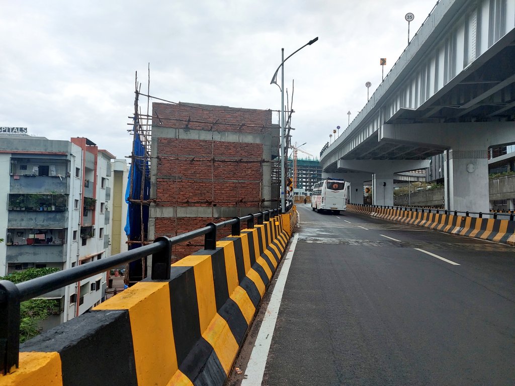sewrie's tweet photo. Hello @arvindkumar_ias @KTRBRS @GHMCOnline @GadwalvijayaTRS Is your staff at @ZC_SLP gone blind or drowned in corruption to NOT see this building coming up sticking to railing of Shilpa Layout flyover (lower level)? What are we waiting for here?
#NoRules #Hyderabad #Gachibowli https://t.co/o9PJvcPbyX