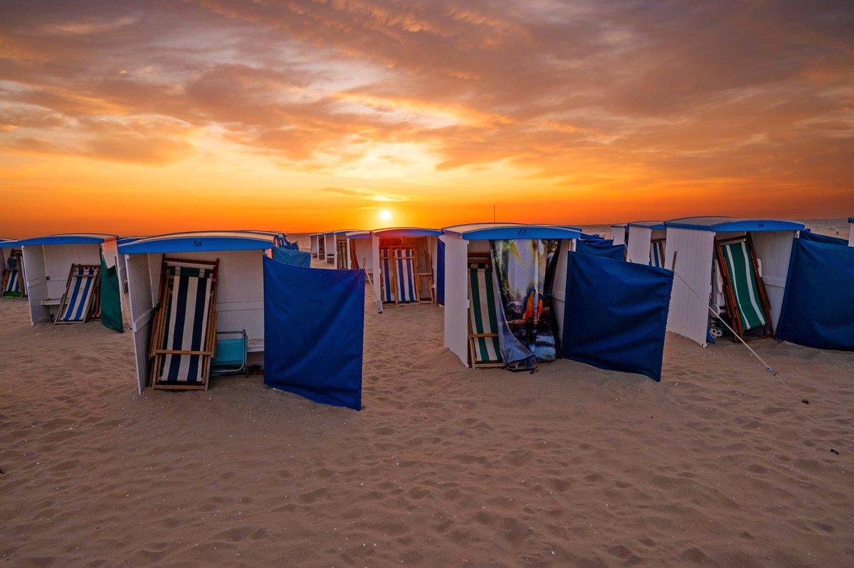 Happy Midsummer! 🌅

#happymidsummer #midsummer #midsummer2023 
#juhannus #hyvääjuhannusta #juhannus2023  #midsommar #katwijk_aan_zee #typischkatwijk #beachboxes #beach2023 #jannesphoto #sunsetphotography #sunsets_captures #sunsetsofthenetherlands #beachsunsets #katwijksunset