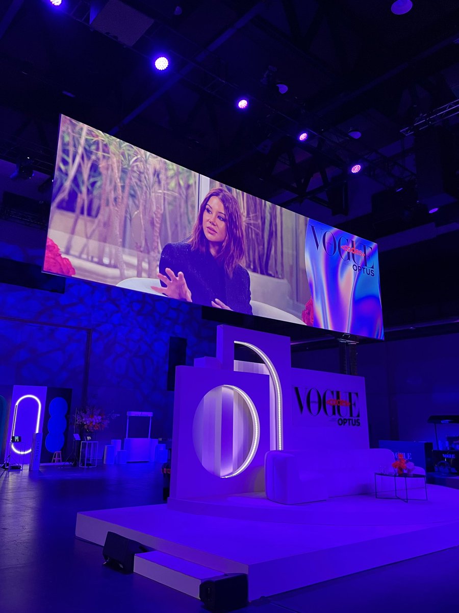 asthasingh's tweet image. Thank you Christine @voguemagazine @vogueaustralia for the insight into your career path #leadership #mentoring #teambuilding #creativity and the power of collaboration #voguecodes #VogueBusiness #vogueteam @christinecentenera