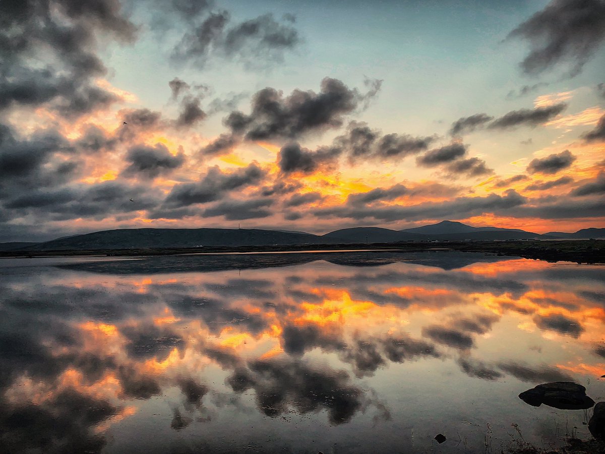 Natural symmetry

#WeekendVibes #SummerVibes #sunrise #grandrising #StormHour #jefinuist #outerhebrides #Scotland