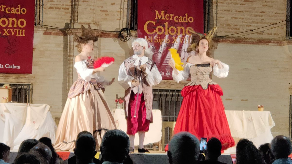 LoyolaTEATRO's tweet photo. Anoche en el #MercadoColono de #LaCarlota
Ha sido una carrera de obstáculos pero salió perfecta!
Gracias equipo!!

#TeatroUniversitario 

@LoyolaAnd
@LoyolaCultura
@lacarlota1767 
@tamaral_costura 
@cata_teatro 
@TeatroUniversit https://t.co/0sbl1hcPj4