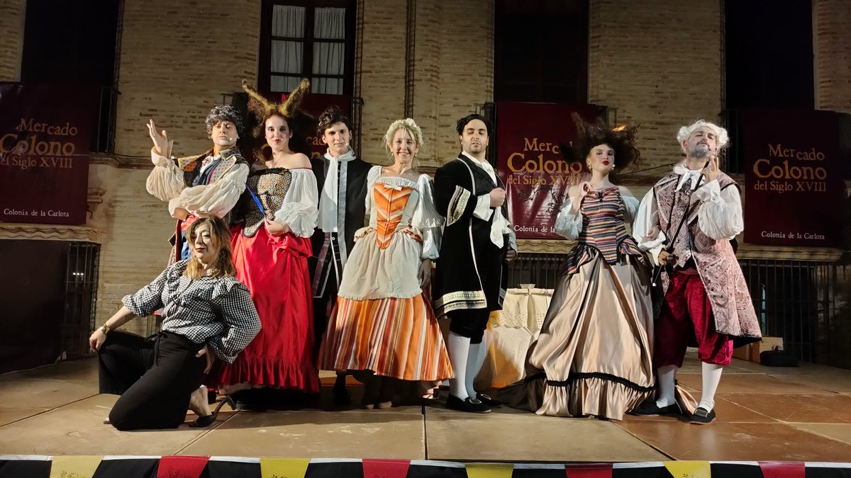 LoyolaTEATRO's tweet photo. Anoche en el #MercadoColono de #LaCarlota
Ha sido una carrera de obstáculos pero salió perfecta!
Gracias equipo!!

#TeatroUniversitario 

@LoyolaAnd
@LoyolaCultura
@lacarlota1767 
@tamaral_costura 
@cata_teatro 
@TeatroUniversit https://t.co/0sbl1hcPj4