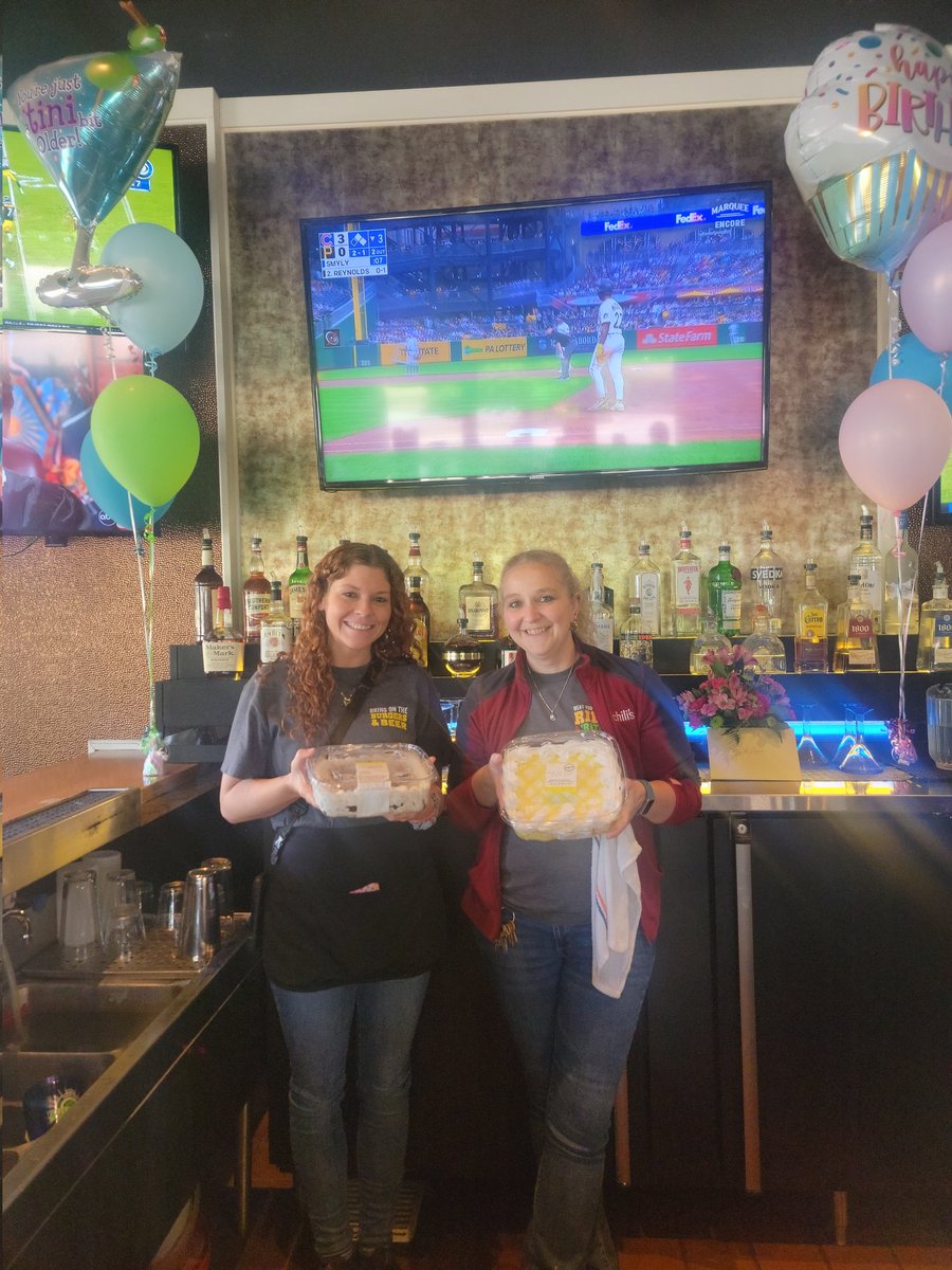KarenBo98304704's tweet photo. Happy birthday Kailey and Sarah! #chilislive @CaraLiebman @ethandshaffer @GumpMike @the_devonclark https://t.co/Pa7rH7eiVJ