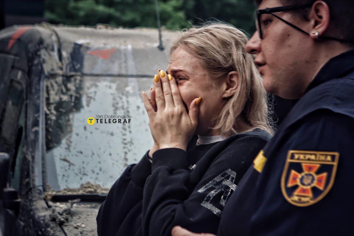 avalaina's tweet image. Morning in Kyiv after this night's Russian attack on the peaceful city. 
Photo Yan Dobronosov