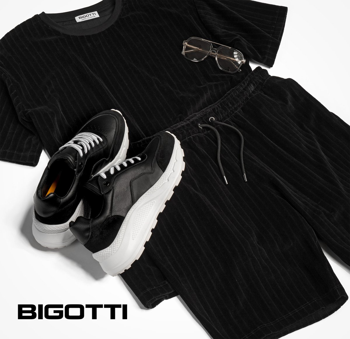 BigottiRomania's tweet photo. Approaching the oversized urban trend in a smart way, through the fine velvet fabric, this Bigotti T-shirt and shorts set is a major piece in this summer's wardrobe.
Limited edition, in stores and on https://t.co/kpBbjOehSX
#Bigottiromania #Romania #velvettrend #summerfashion https://t.co/KK9PKREiaD