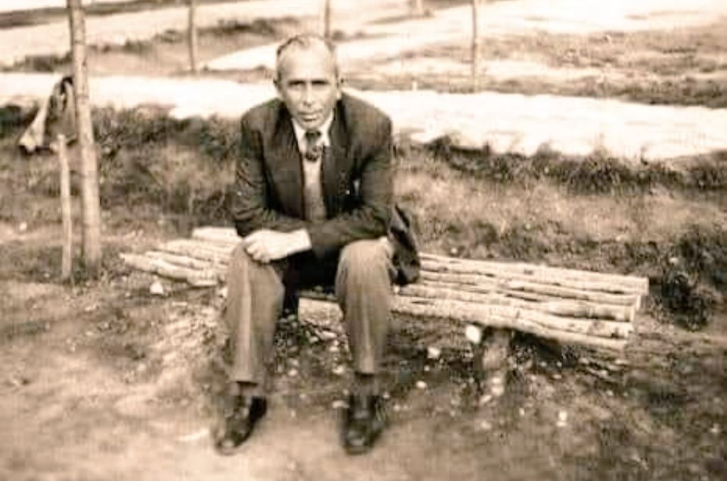 17 bin köy çocuğunun Tonguç babası, "Köy Enstitüleri"nin kurucusu, cumhuriyet aydınlanmasının önemli isimlerinden İsmail Hakkı Tonguç'u 63.ölüm yıldönümünde saygıyla anıyorum. (24 Haziran 1960)

Beşikdüzü Köy Enstitüsü'nde Karadeniz'e şöyle seslenmisti: +