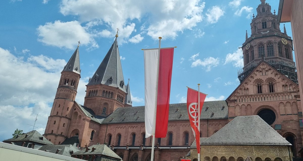 Schnurr67's tweet photo. #MainzerDom https://t.co/a9jLmSlraL